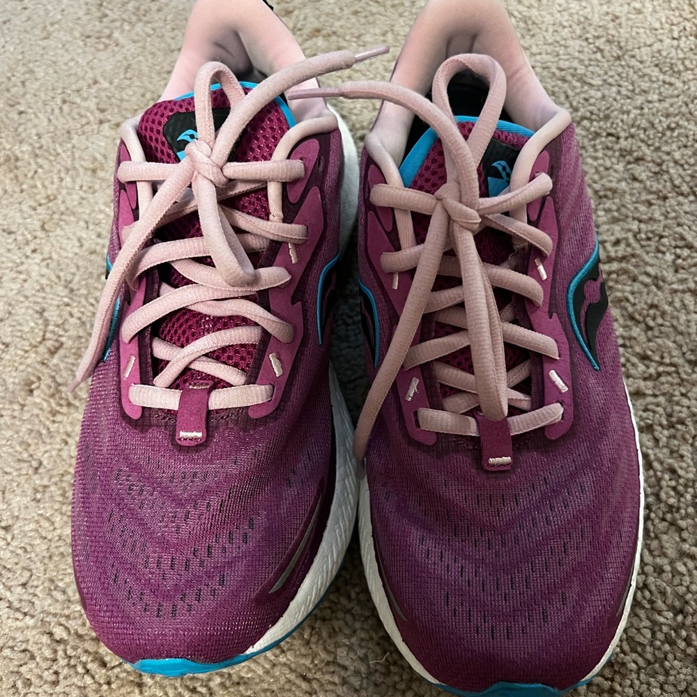 Saucony Triumph 19. Pink and Blue Athletic Shoes for Running-size 7